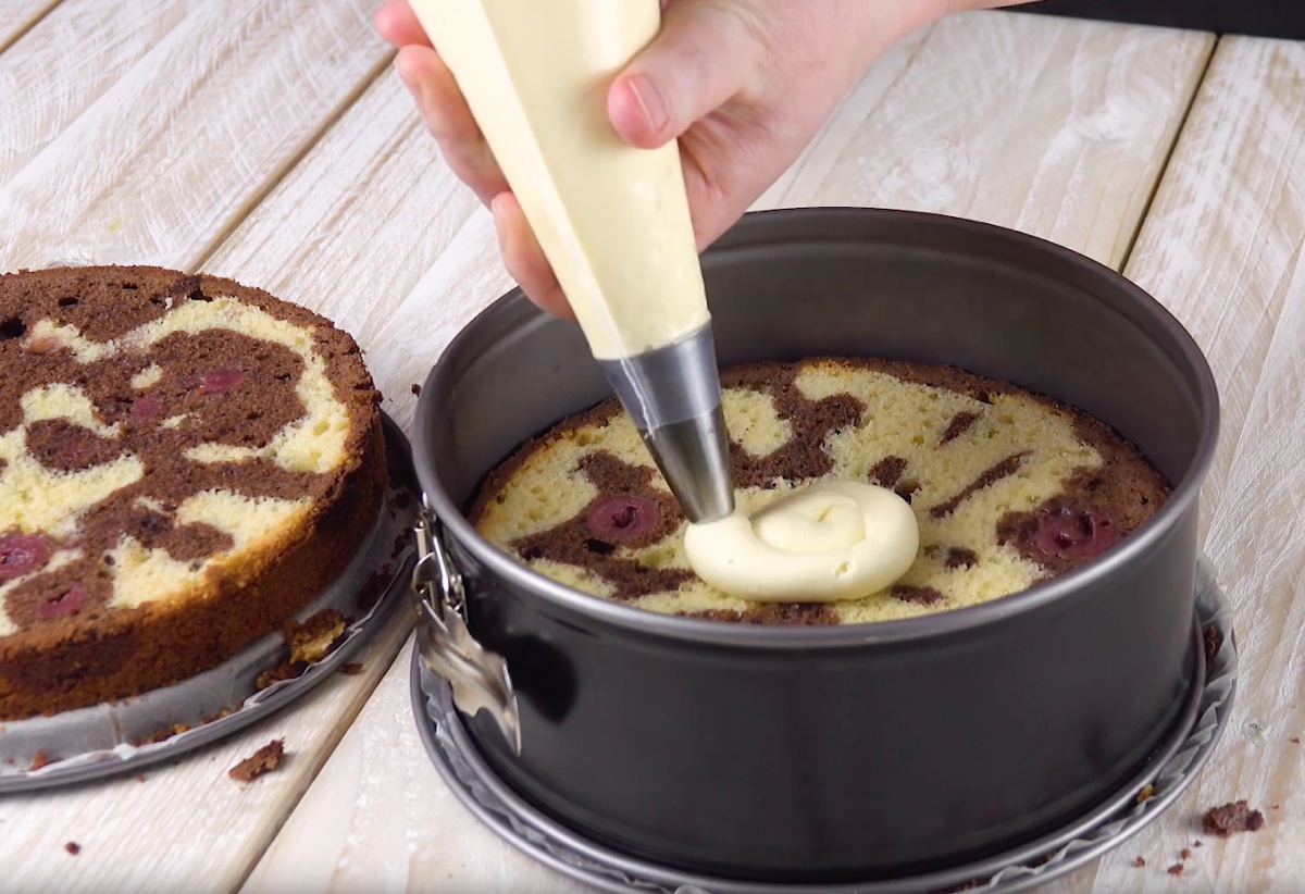 Donauwellen-Torte | Schneewittchenkuchen als Torte - Leckerschmecker