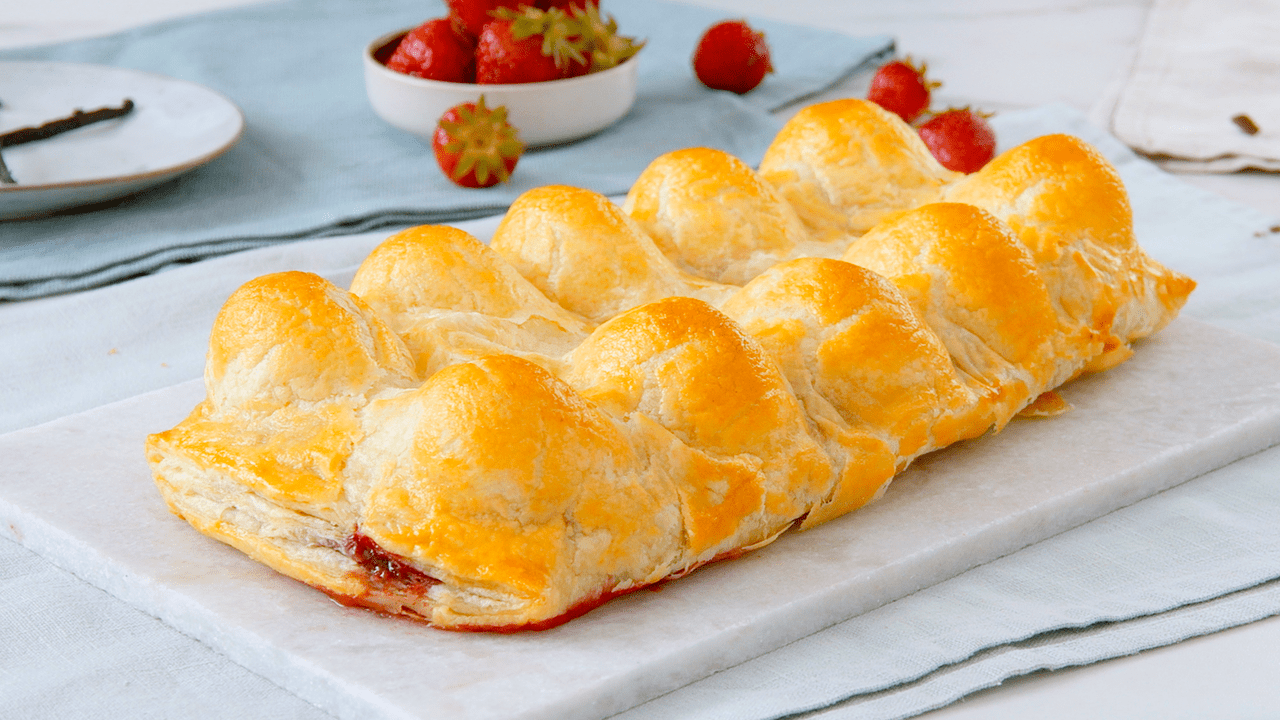 Blätterteigkuchen mit Erdbeeren aus dem Eierkarton - Leckerschmecker