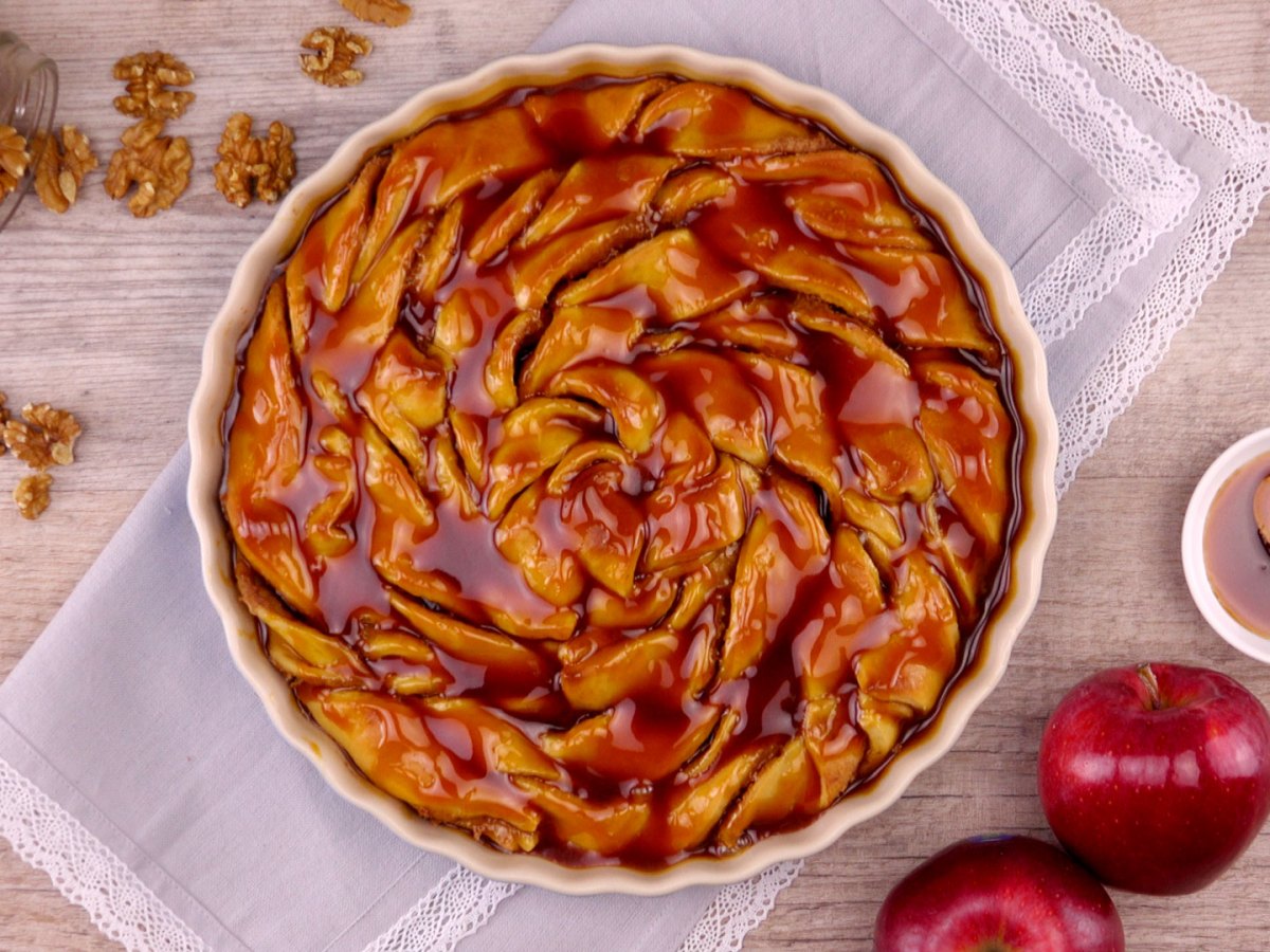 Tarteform mit Apfelkuchen mit Karamell