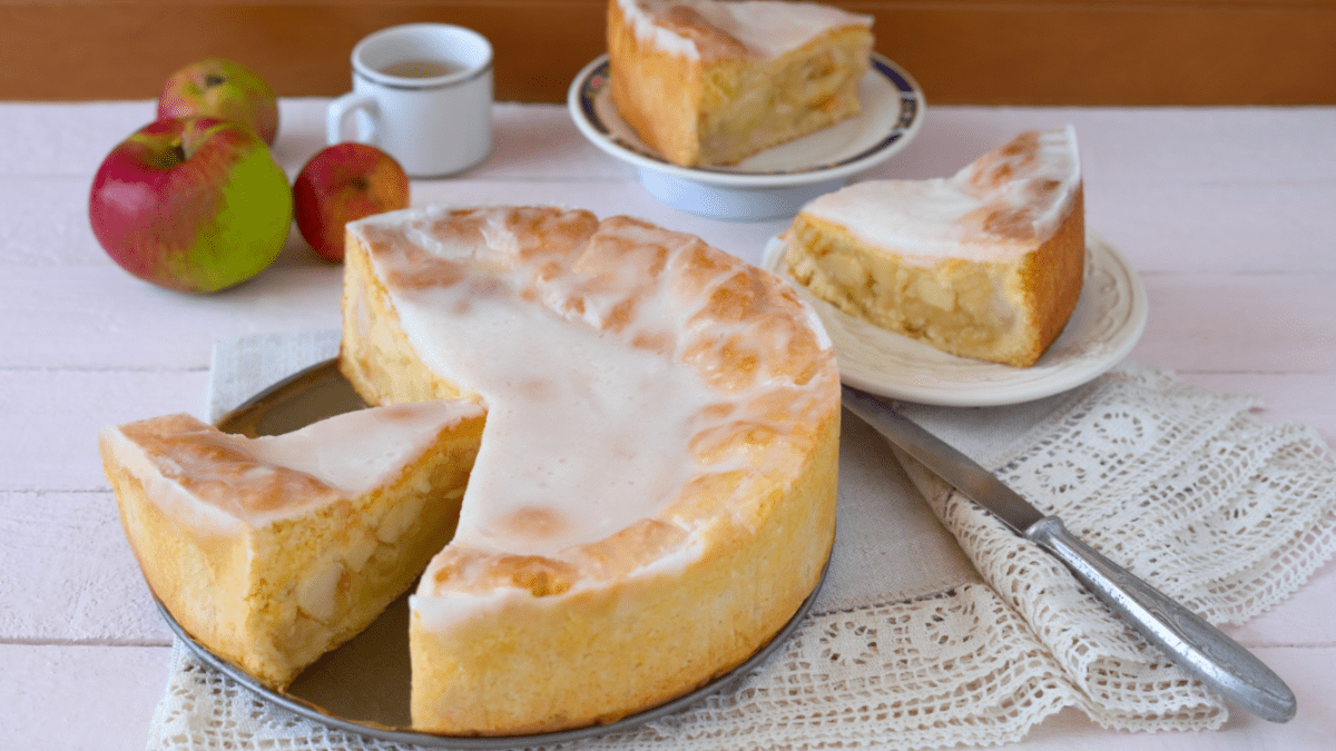 Gedeckter Apfelkuchen: Rezept wie von Oma - Leckerschmecker