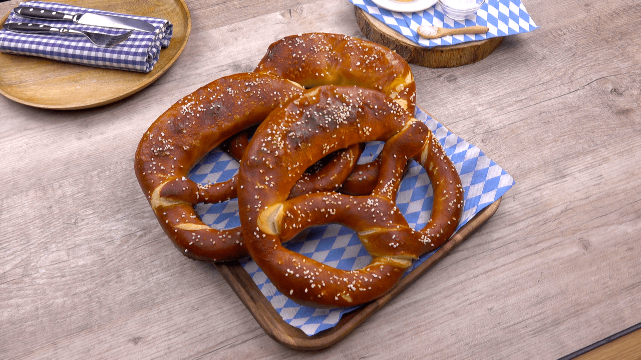 Gefüllte Brezel: Käse, Schweine- und Hähnchenfleisch - Leckerschmecker