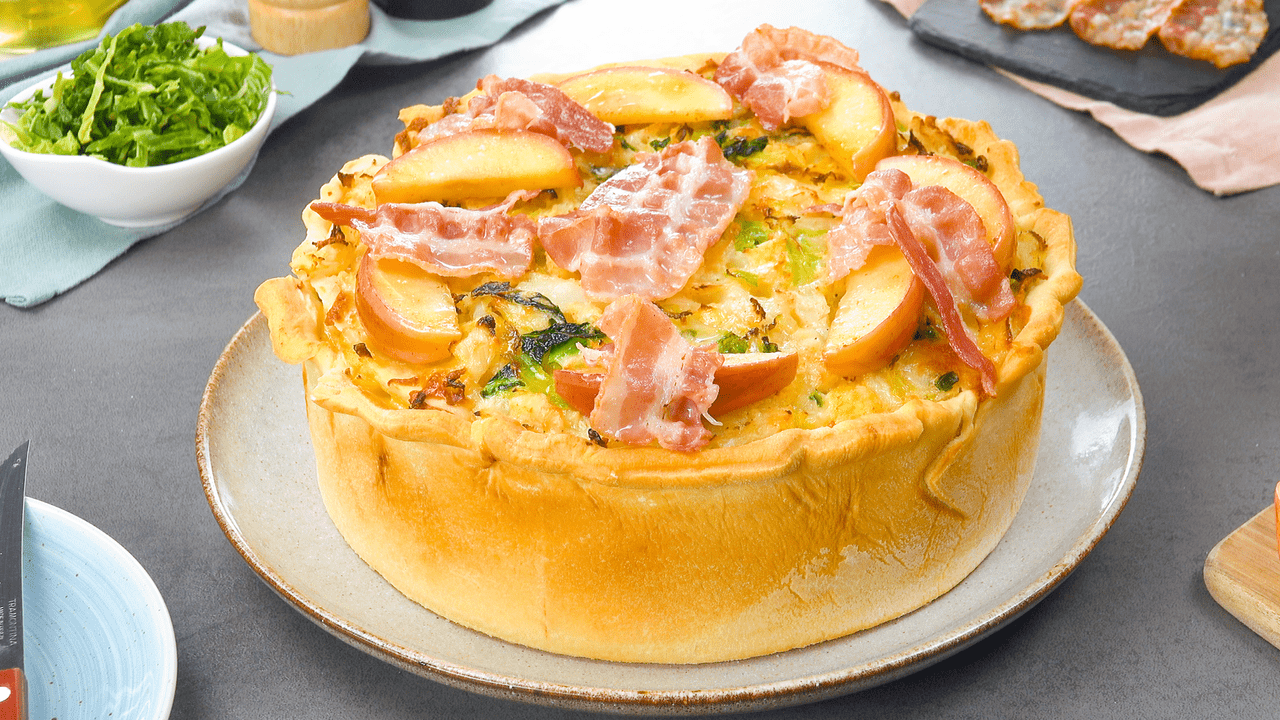 Herzhafter Kuchen mit Wirsing, Äpfeln und Speck - Leckerschmecker