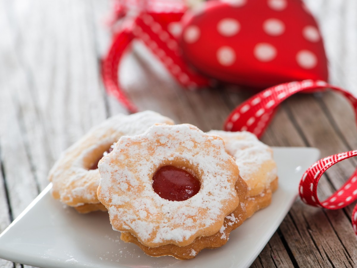 Plätzchenklassiker: So backst du Spitzbuben mit Marmelade