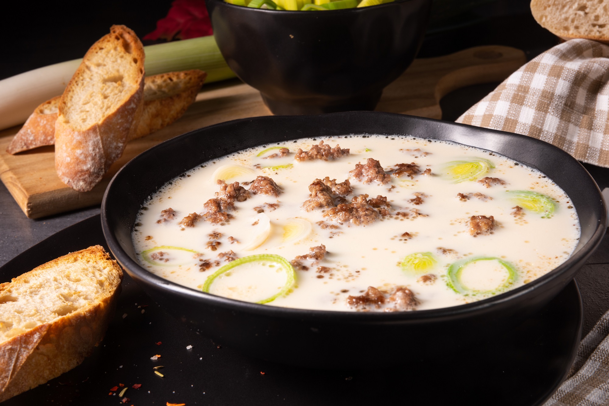 Vegane Käse-Lauch-Suppe mit Hack: echtes Schlemmergericht - Leckerschmecker