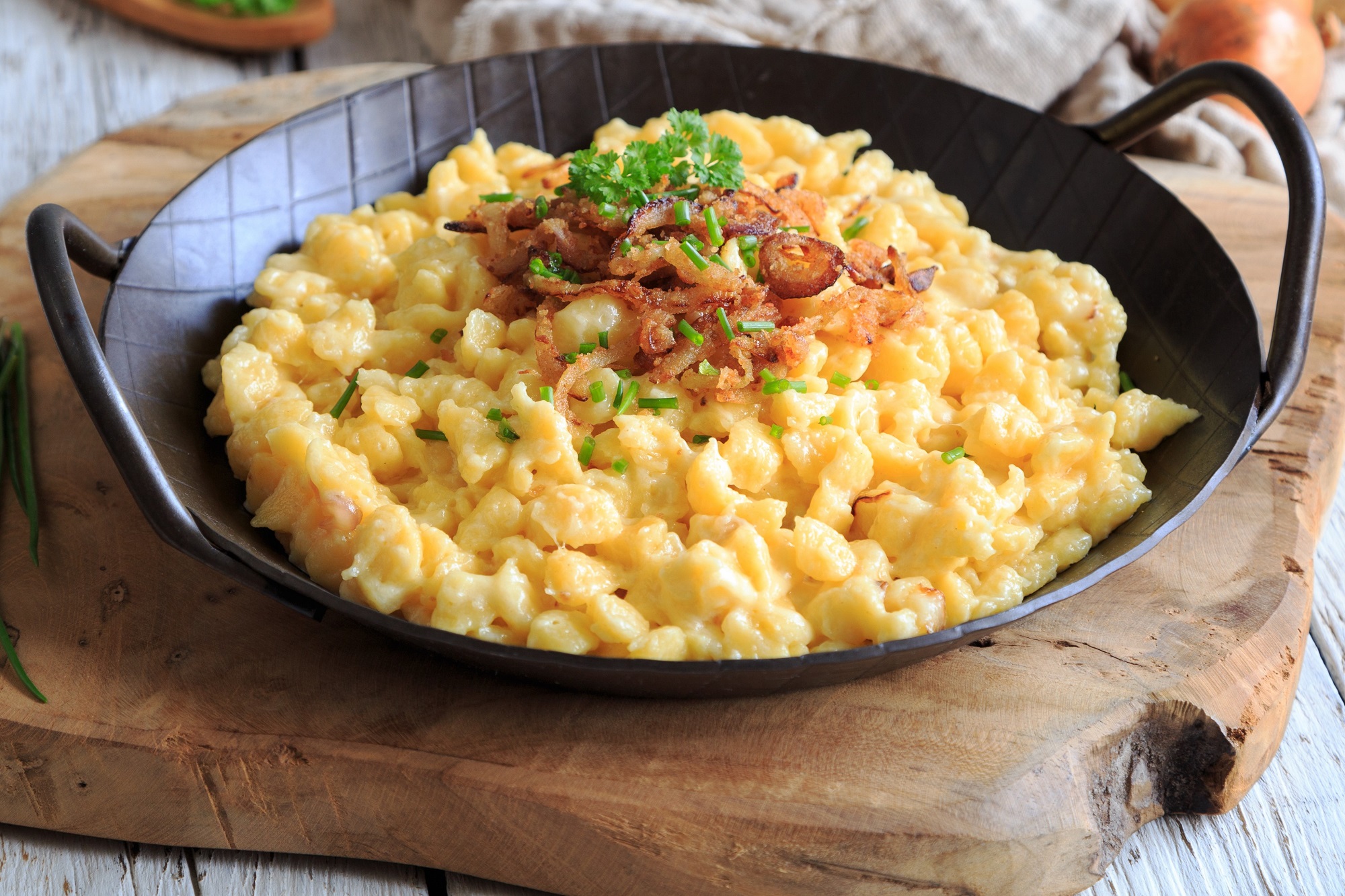 Vegane Käsespätzle: uriges Rezept der Alpenküche - Leckerschmecker