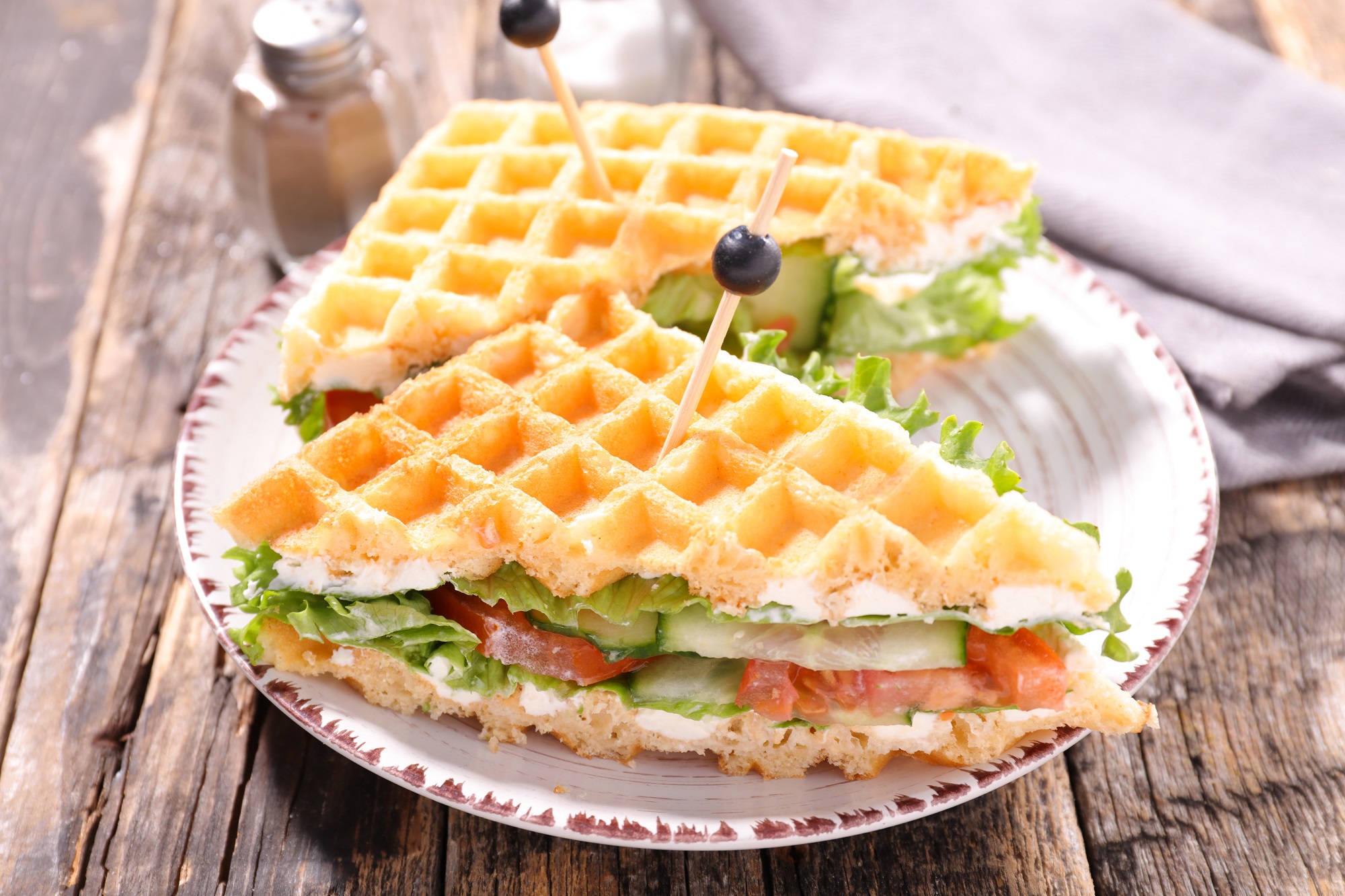 Waffel-Sandwich: herzhafter Snack für zwischendurch - Leckerschmecker