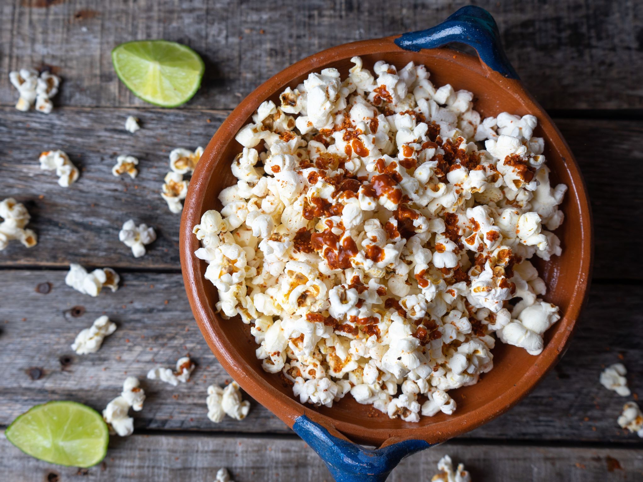 Chili-Limetten-Popcorn: Kino-Snack, aber herzhaft - Leckerschmecker