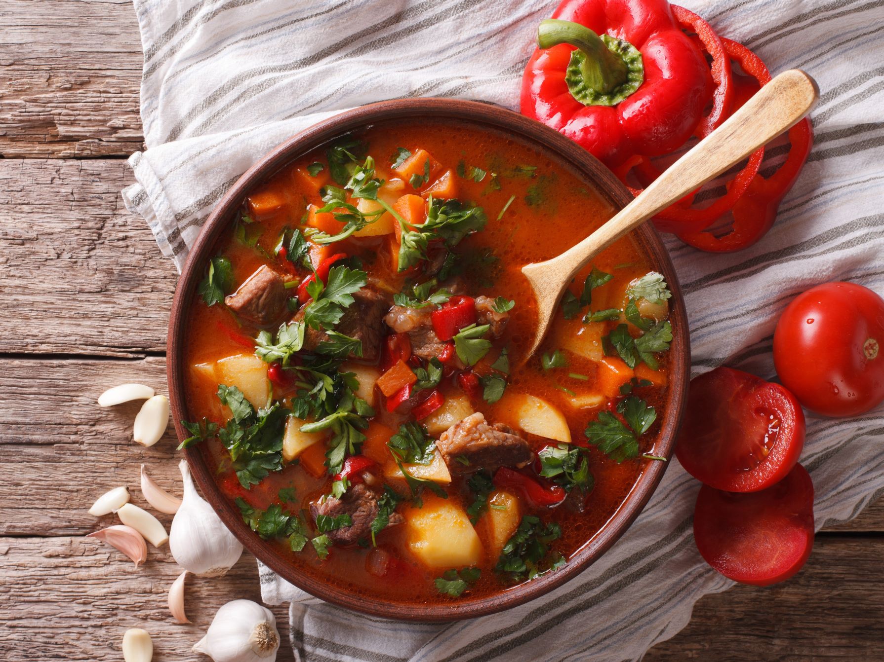 Ungarische Gulaschsuppe: so köstlich schmeckt das Original ...