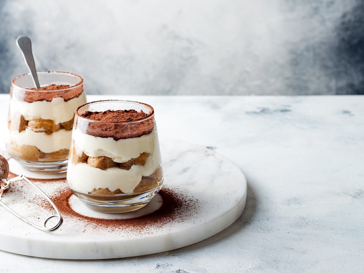 Schnelles Tiramisu im Glas: So leicht klappt das Schichtdessert mit nur 5 Zutaten