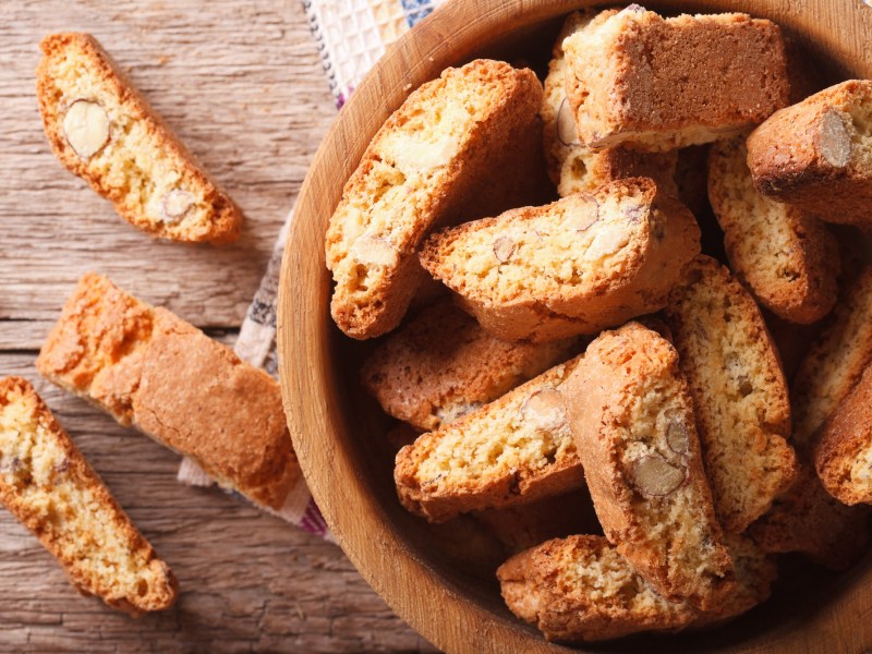 Cantuccini in einer Schüssel.