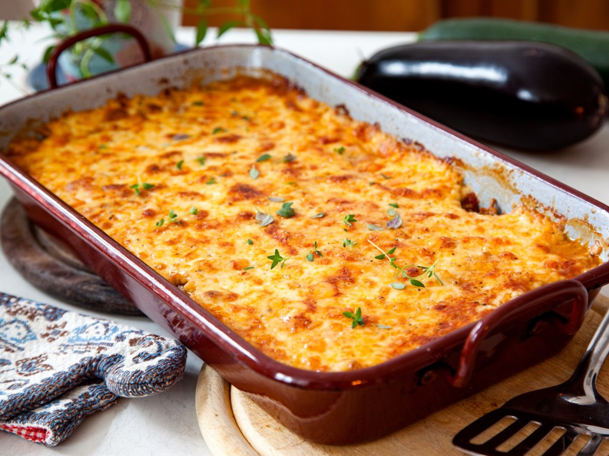 Griechischer Auflauf mit Hackfleisch und Kartoffeln: Rezept für Moussaka