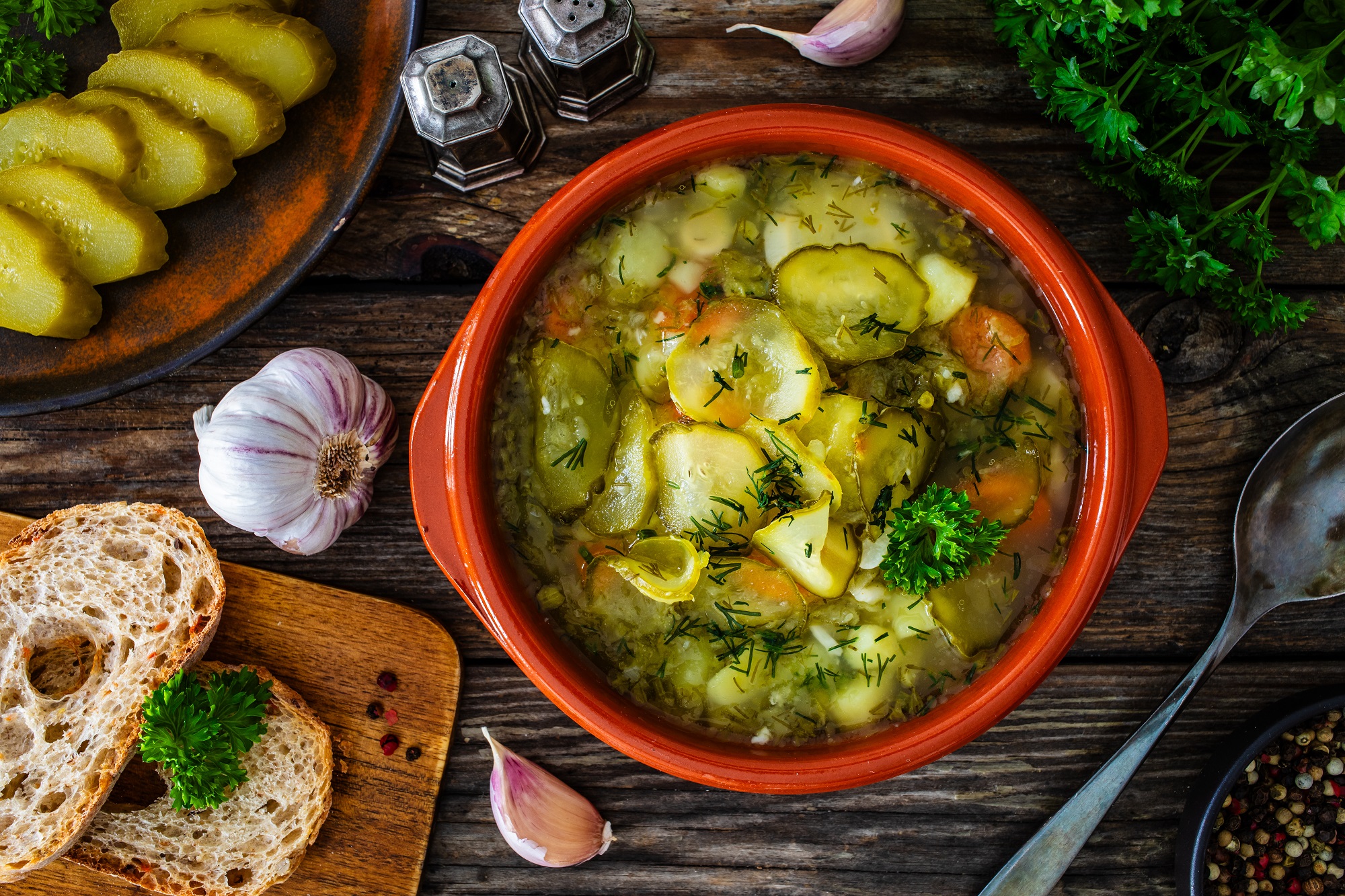 Polnische Gurkensuppe: deftig und herzhaft dank saurer Gurken ...