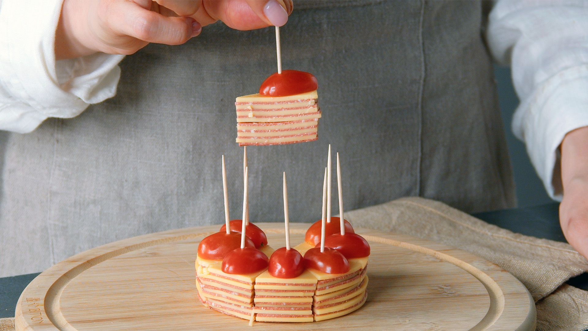 Salami-Käse-Snack mit Tomate: Hingucker auf dem Party-Buffet ...