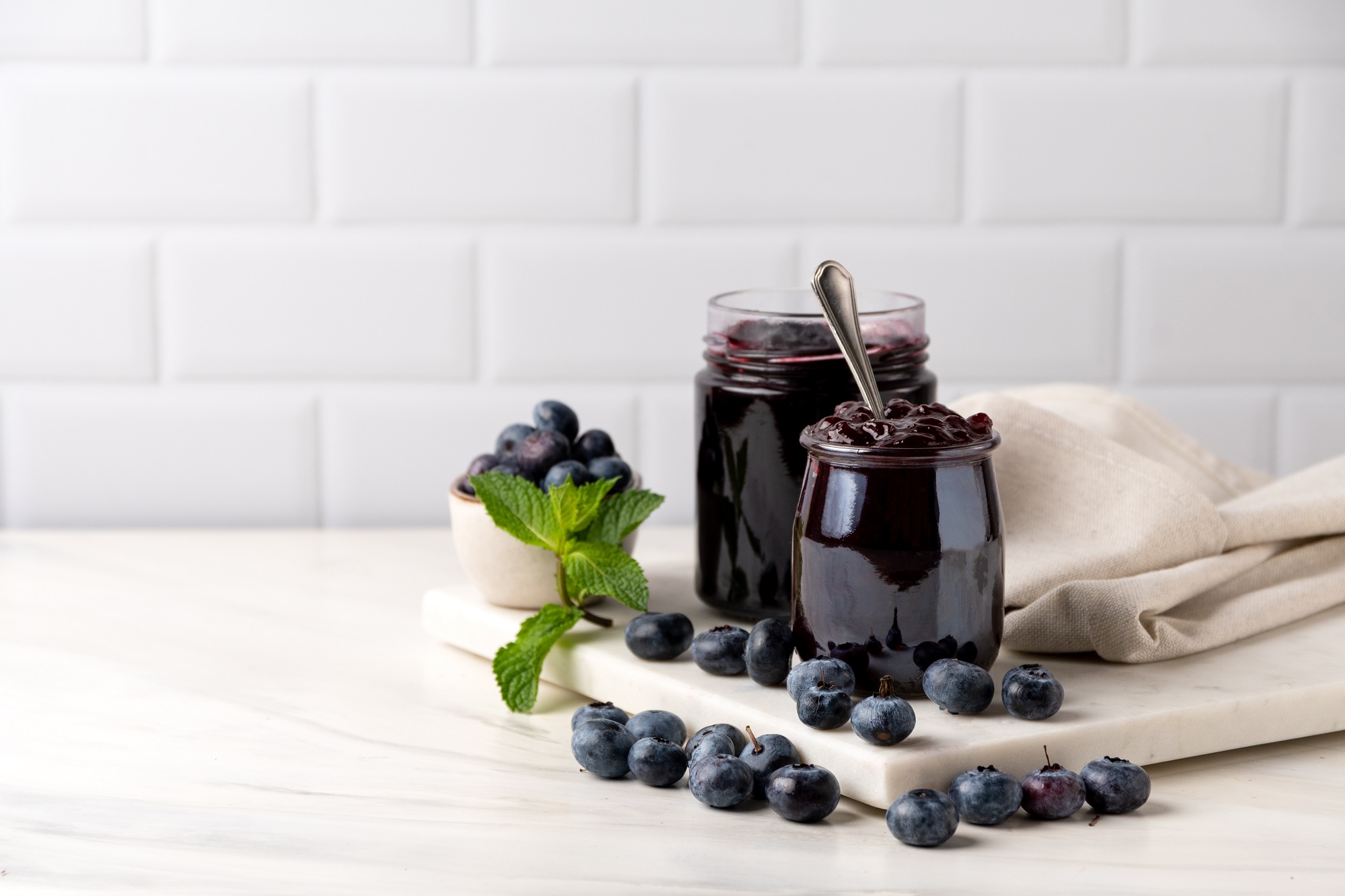 Blaubeermarmelade mit Vanille: süßer Frühstücksgenuss - Leckerschmecker