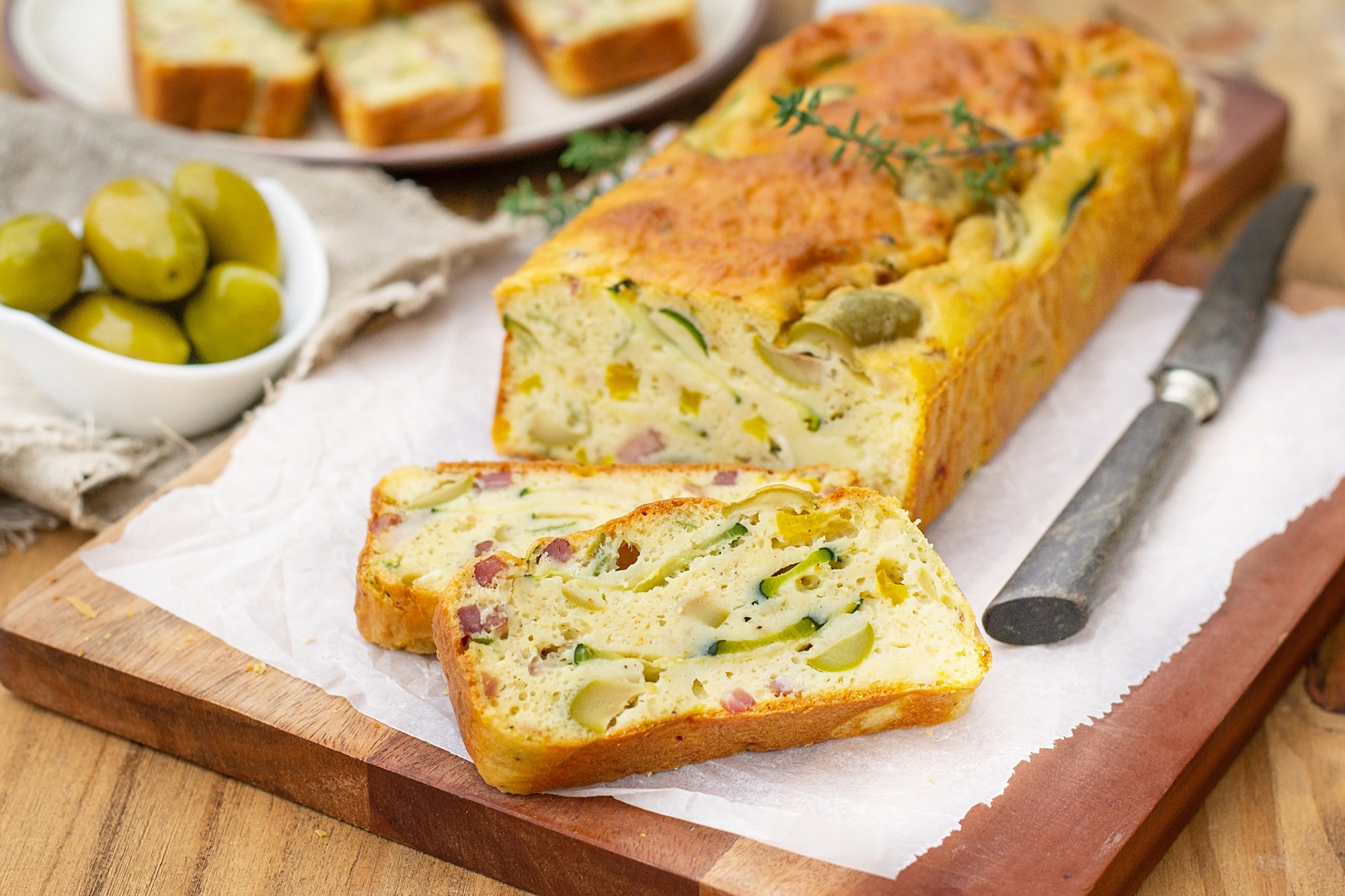 Olivenkuchen mit Schinken und Käse: Kuchen geht auch herzhaft ...