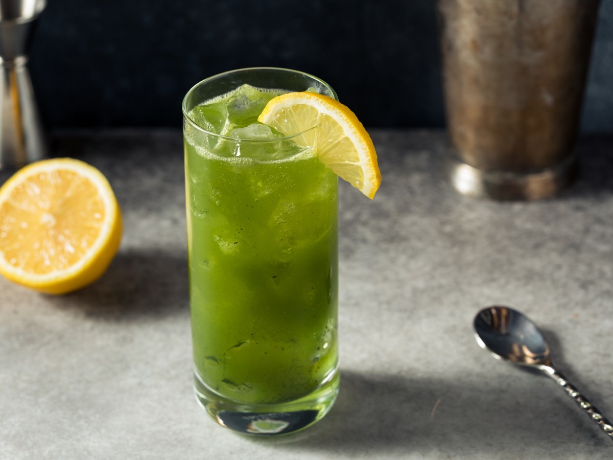 Grün und erfrischend: Hier kommt das Getränk des Sommers!