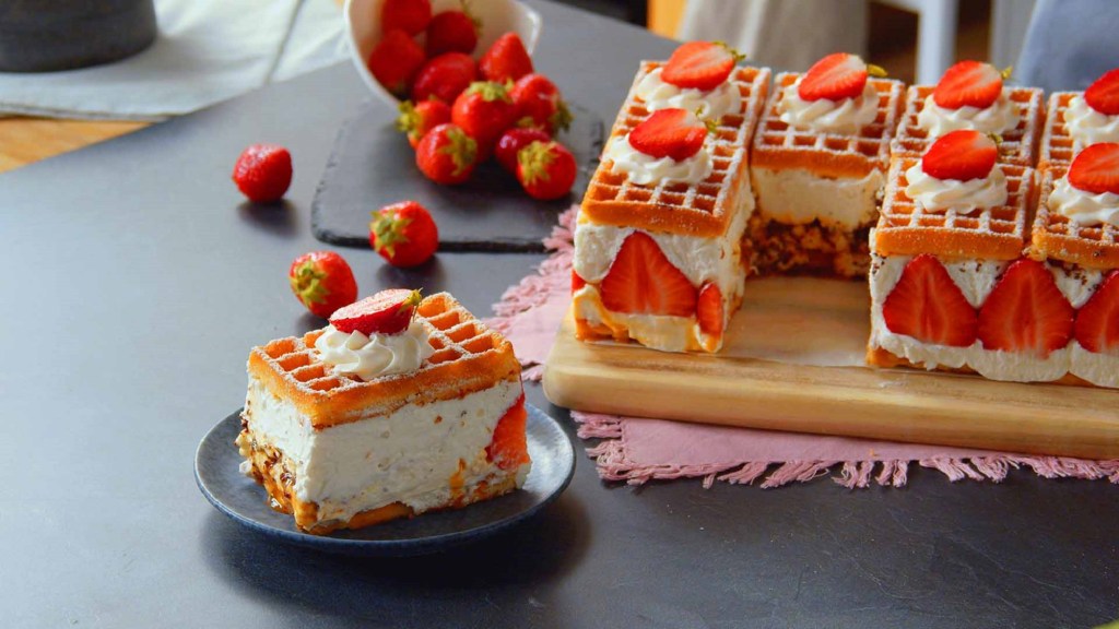 No-bake-Kuchen: Erdbeerwaffeltorte aus dem Pappkarton