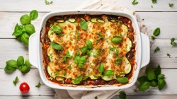 Zucchini-Lasagne in Auflaufform