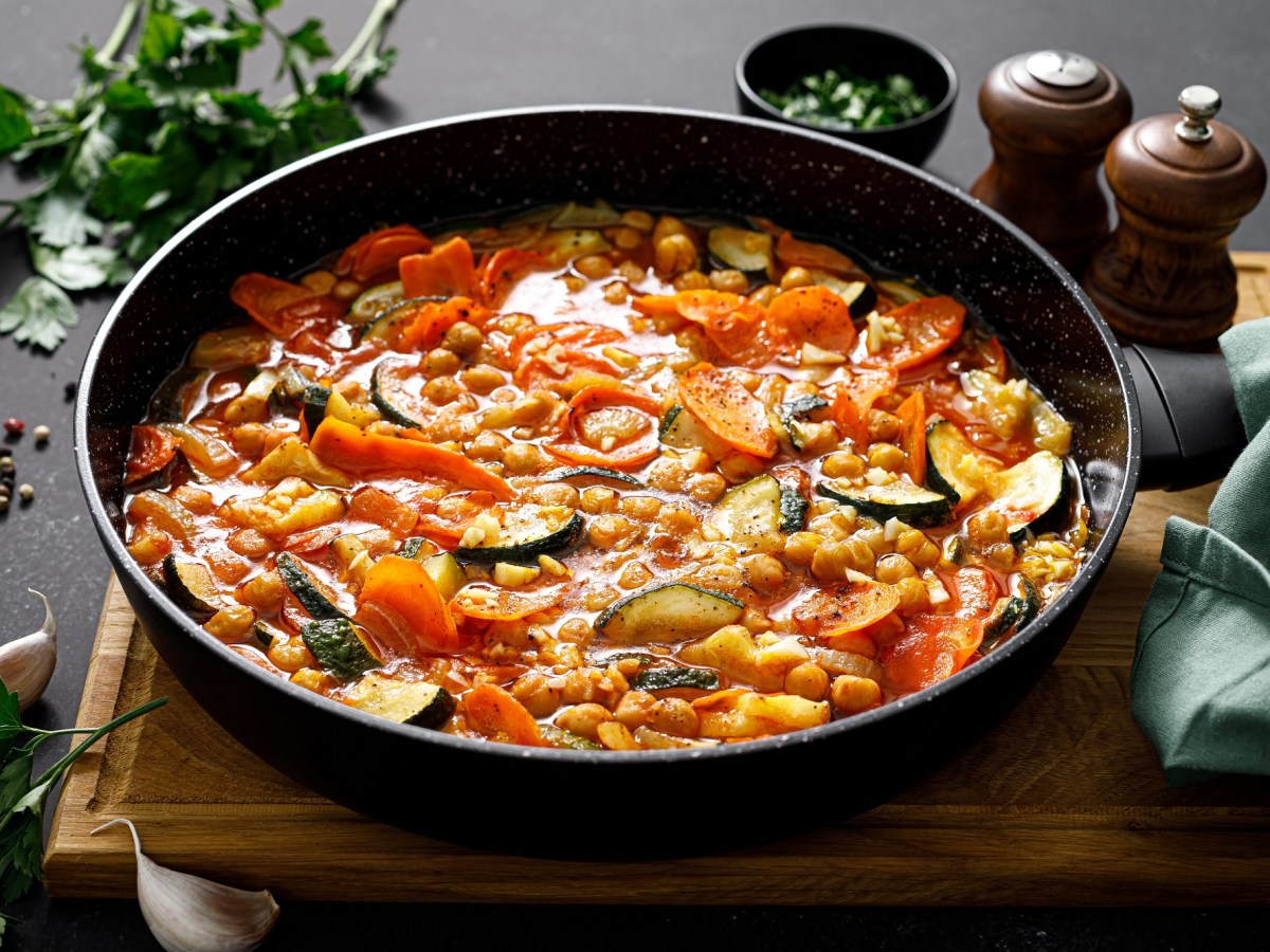 Schnelle Zucchini-Kichererbsen-Pfanne: Das ist gesunde Feierabendküche