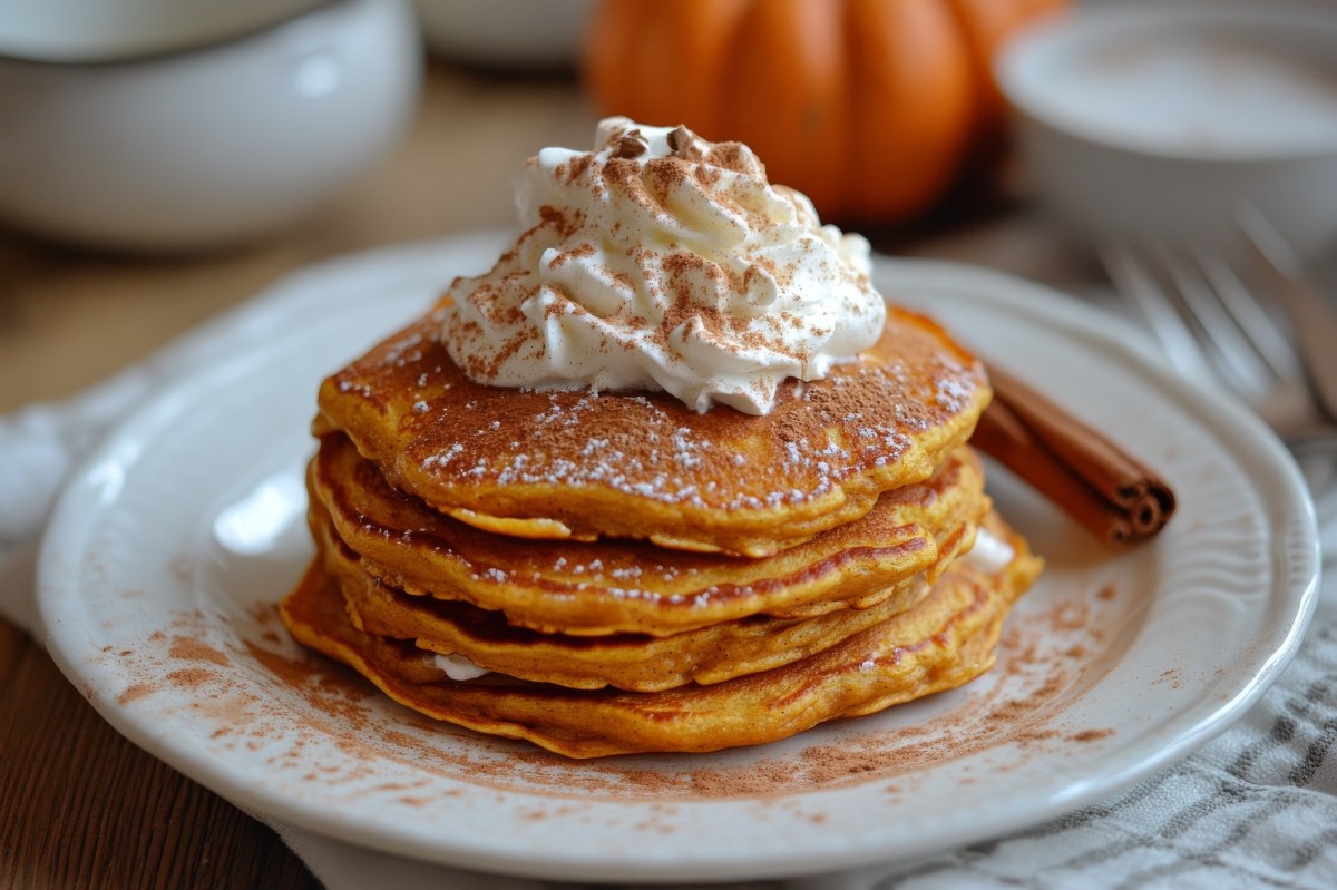 Teller mit Pumpkin Spice Pancakes