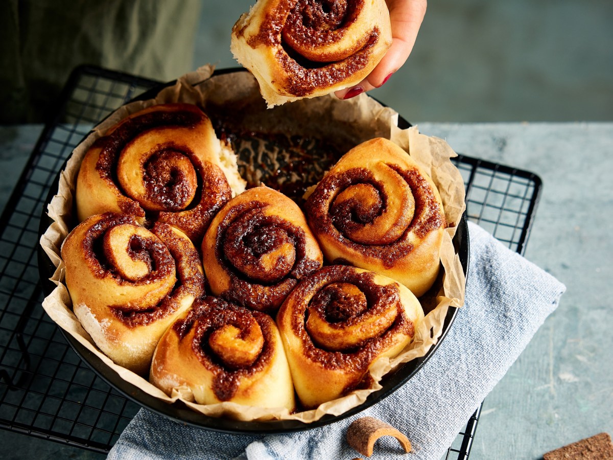 So leicht kannst du Zimtschnecken im Airfryer backen