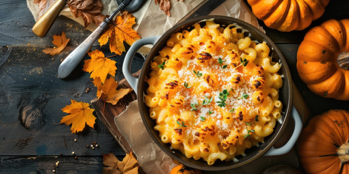 Pfanne mit Kürbis-Mac-and-Cheese