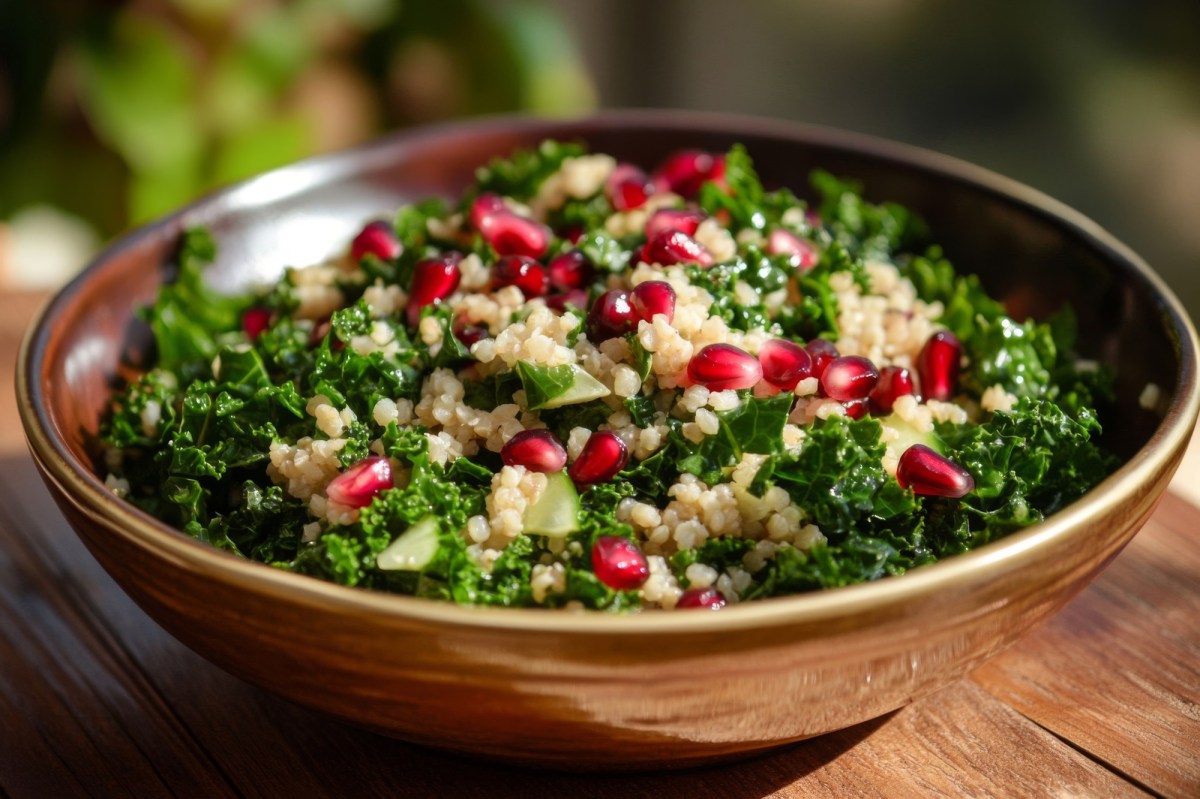 Schale mit GrÃ¼nkohl-Couscous-Salat